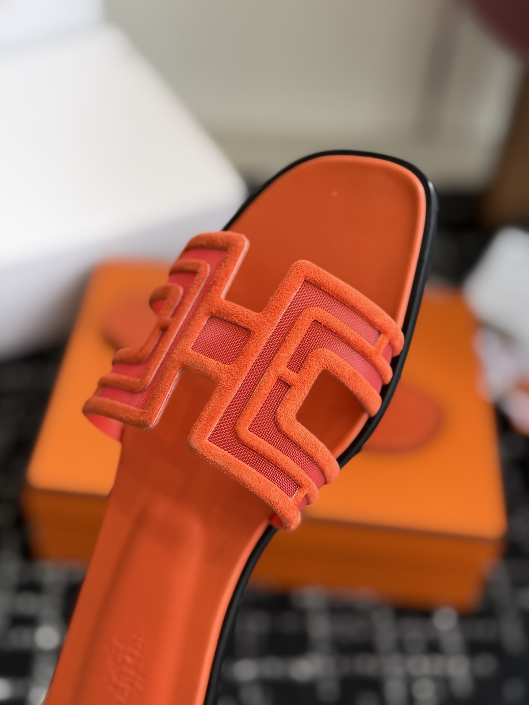 东莞代购级 Hermes爱马仕 26ss 凉拖鞋 经典的版型 ,搭配极具辨识度的扣子,上脚超级百搭好看时髦,各明星网红种 东莞代购级 Hermes爱马仕 26ss 凉拖鞋 经典的版型 ,搭配极具辨识度的扣子,上脚超级百搭好看时髦,各明星网红种