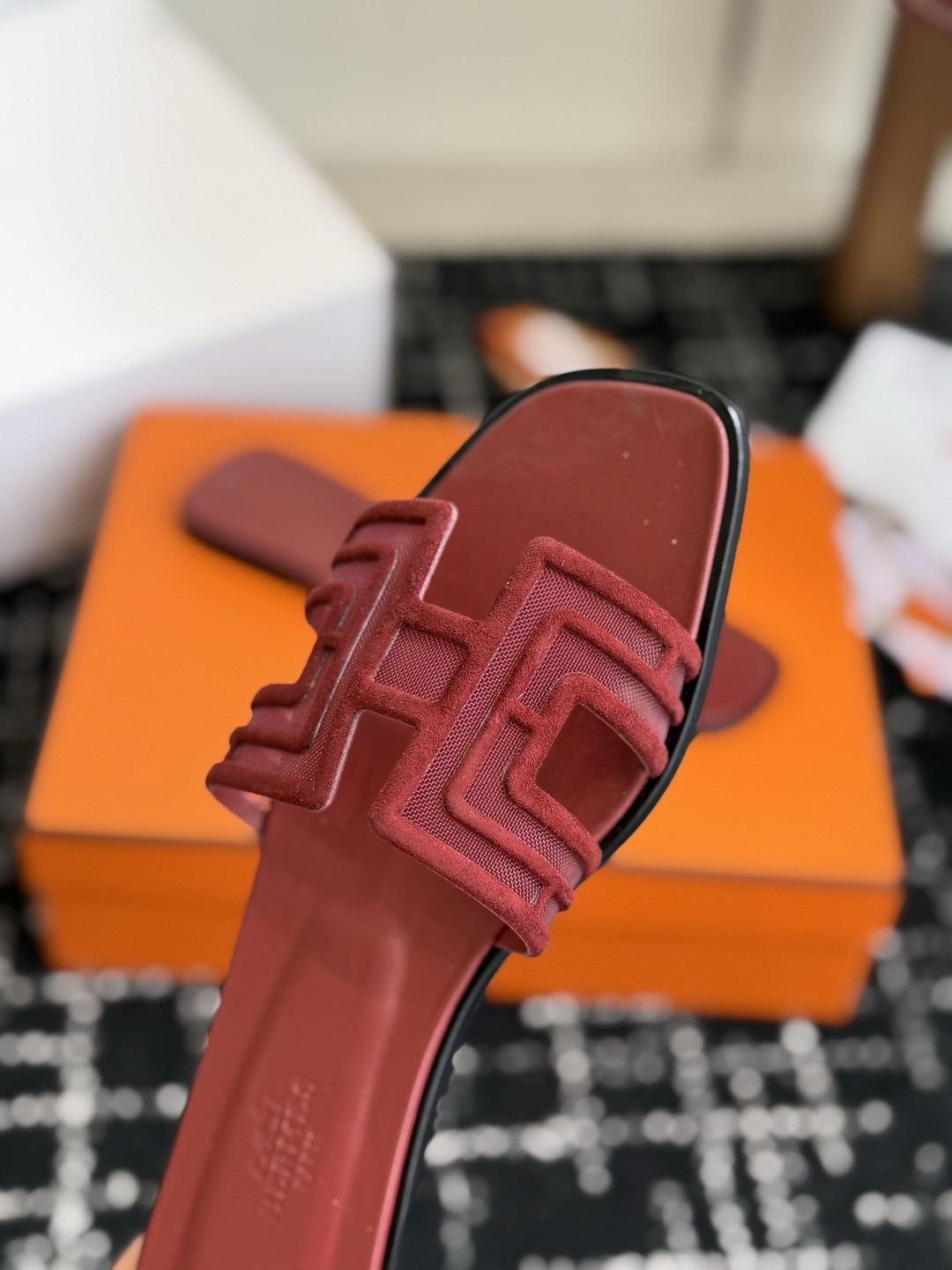 东莞代购级 Hermes爱马仕 26ss 凉拖鞋 经典的版型 ,搭配极具辨识度的扣子,上脚超级百搭好看时髦,各明星网红种 东莞代购级 Hermes爱马仕 26ss 凉拖鞋 经典的版型 ,搭配极具辨识度的扣子,上脚超级百搭好看时髦,各明星网红种