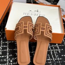 东莞代购级 Hermes爱马仕 26ss 凉拖鞋 经典的版型 ,搭配极具辨识度的扣子,上脚超级百搭好看时髦,各明星网红种 东莞代购级 Hermes爱马仕 26ss 凉拖鞋 经典的版型 ,搭配极具辨识度的扣子,上脚超级百搭好看时髦,各明星网红种