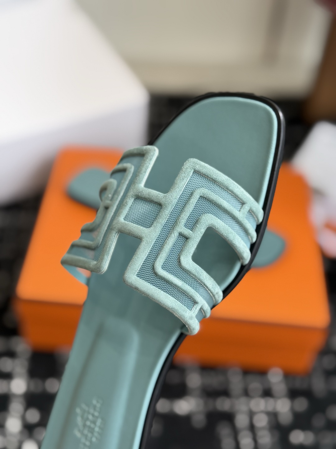 东莞代购级 Hermes爱马仕 26ss 凉拖鞋 经典的版型 ,搭配极具辨识度的扣子,上脚超级百搭好看时髦,各明星网红种 东莞代购级 Hermes爱马仕 26ss 凉拖鞋 经典的版型 ,搭配极具辨识度的扣子,上脚超级百搭好看时髦,各明星网红种