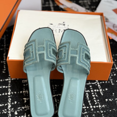 东莞代购级 Hermes爱马仕 26ss 凉拖鞋 经典的版型 ,搭配极具辨识度的扣子,上脚超级百搭好看时髦,各明星网红种 东莞代购级 Hermes爱马仕 26ss 凉拖鞋 经典的版型 ,搭配极具辨识度的扣子,上脚超级百搭好看时髦,各明星网红种
