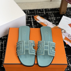 东莞代购级 Hermes爱马仕 26ss 凉拖鞋 经典的版型 ,搭配极具辨识度的扣子,上脚超级百搭好看时髦,各明星网红种 东莞代购级 Hermes爱马仕 26ss 凉拖鞋 经典的版型 ,搭配极具辨识度的扣子,上脚超级百搭好看时髦,各明星网红种