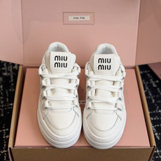 代购级 Miu Miu 26ss 缪缪厚底饼干底 26ss 新款英伦风系带 小白鞋 休闲鞋 MiuMiu秀场适当独一无二 代购级 Miu Miu 26ss 缪缪厚底饼干底 26ss 新款英伦风系带 小白鞋 休闲鞋 MiuMiu秀场适当独一无二