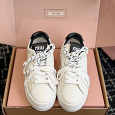 代购级 Miu Miu 26ss 缪缪厚底饼干底 26ss 新款英伦风系带 小白鞋 休闲鞋 MiuMiu秀场适当独一无二 代购级 Miu Miu 26ss 缪缪厚底饼干底 26ss 新款英伦风系带 小白鞋 休闲鞋 MiuMiu秀场适当独一无二