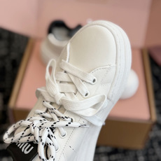 代购级 Miu Miu 26ss 缪缪厚底饼干底 26ss 新款英伦风系带 小白鞋 休闲鞋 MiuMiu秀场适当独一无二 代购级 Miu Miu 26ss 缪缪厚底饼干底 26ss 新款英伦风系带 小白鞋 休闲鞋 MiuMiu秀场适当独一无二