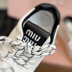 代购级 Miu Miu 26ss 缪缪厚底饼干底 26ss 新款英伦风系带 小白鞋 休闲鞋 MiuMiu秀场适当独一无二 代购级 Miu Miu 26ss 缪缪厚底饼干底 26ss 新款英伦风系带 小白鞋 休闲鞋 MiuMiu秀场适当独一无二