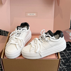 代购级 Miu Miu 26ss 缪缪厚底饼干底 26ss 新款英伦风系带 小白鞋 休闲鞋 MiuMiu秀场适当独一无二 代购级 Miu Miu 26ss 缪缪厚底饼干底 26ss 新款英伦风系带 小白鞋 休闲鞋 MiuMiu秀场适当独一无二