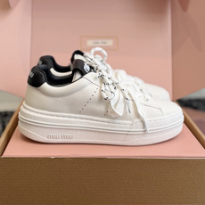 代购级 Miu Miu 26ss 缪缪厚底饼干底 26ss 新款英伦风系带 小白鞋 休闲鞋 MiuMiu秀场适当独一无二 代购级 Miu Miu 26ss 缪缪厚底饼干底 26ss 新款英伦风系带 小白鞋 休闲鞋 MiuMiu秀场适当独一无二