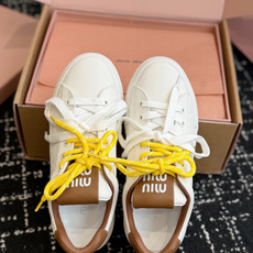 代购级 Miu Miu 26ss 缪缪厚底饼干底 26ss 新款英伦风系带 小白鞋 休闲鞋 MiuMiu秀场适当独一无二 代购级 Miu Miu 26ss 缪缪厚底饼干底 26ss 新款英伦风系带 小白鞋 休闲鞋 MiuMiu秀场适当独一无二