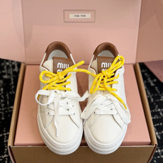 代购级 Miu Miu 26ss 缪缪厚底饼干底 26ss 新款英伦风系带 小白鞋 休闲鞋 MiuMiu秀场适当独一无二 代购级 Miu Miu 26ss 缪缪厚底饼干底 26ss 新款英伦风系带 小白鞋 休闲鞋 MiuMiu秀场适当独一无二