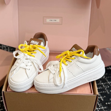 代购级 Miu Miu 26ss 缪缪厚底饼干底 26ss 新款英伦风系带 小白鞋 休闲鞋 MiuMiu秀场适当独一无二 代购级 Miu Miu 26ss 缪缪厚底饼干底 26ss 新款英伦风系带 小白鞋 休闲鞋 MiuMiu秀场适当独一无二