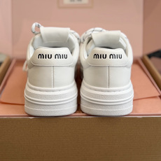 代购级 Miu Miu 26ss 缪缪厚底饼干底 26ss 新款英伦风系带 小白鞋 休闲鞋 MiuMiu秀场适当独一无二 代购级 Miu Miu 26ss 缪缪厚底饼干底 26ss 新款英伦风系带 小白鞋 休闲鞋 MiuMiu秀场适当独一无二