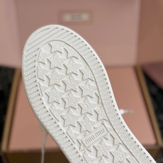 代购级 Miu Miu 26ss 缪缪厚底饼干底 26ss 新款英伦风系带 小白鞋 休闲鞋 MiuMiu秀场适当独一无二 代购级 Miu Miu 26ss 缪缪厚底饼干底 26ss 新款英伦风系带 小白鞋 休闲鞋 MiuMiu秀场适当独一无二