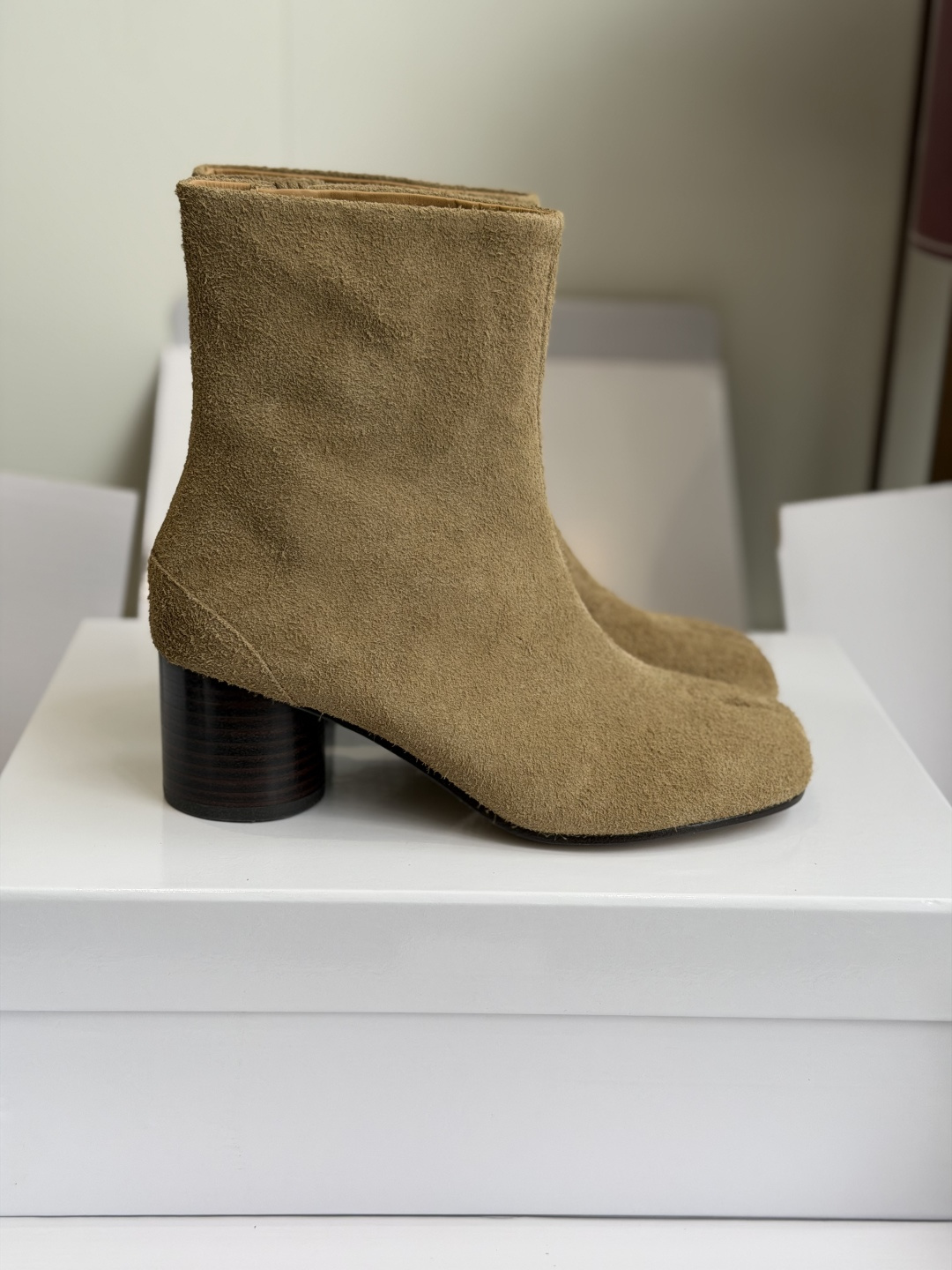 东莞代购级(⚠️官网同步✈️盒包装) MaisonMargiela MM6 马吉拉分趾系列粗跟跟分趾靴 代购同渠道硬货( 东莞代购级(⚠️官网同步✈️盒包装) MaisonMargiela MM6 马吉拉分趾系列粗跟跟分趾靴 代购同渠道硬货(