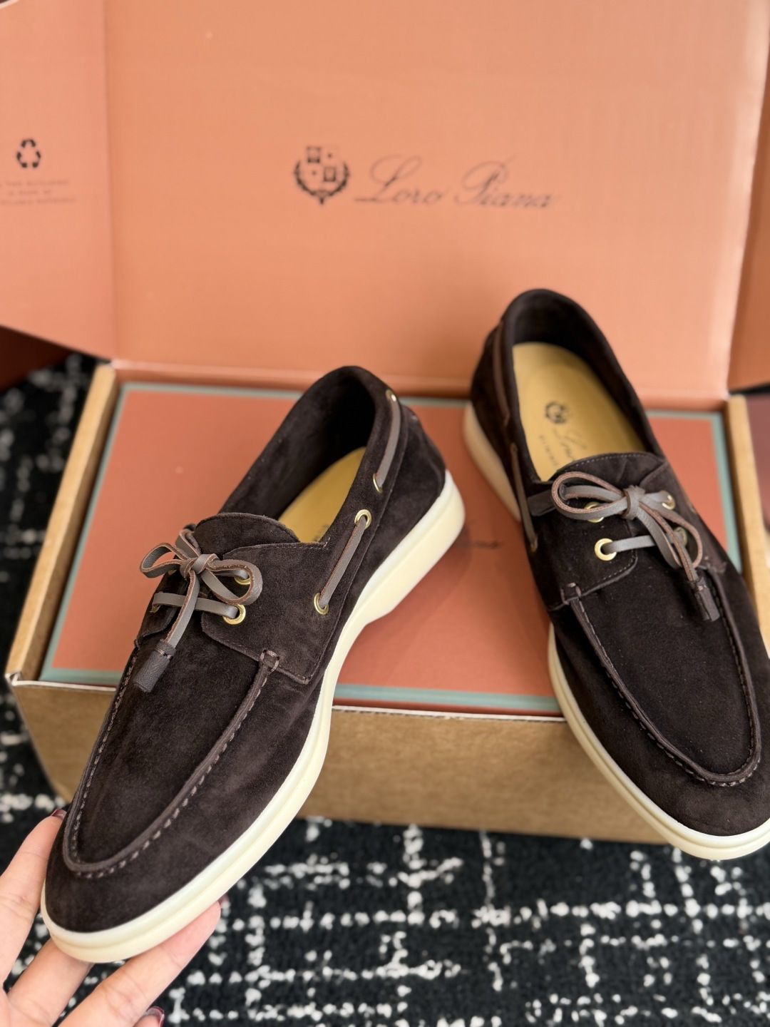 东莞代购级 Loro Piana 诺悠翩雅吊坠款乐福鞋 loro piana 神仙颜值,色系完美!!封神了!!! 毫不 东莞代购级 Loro Piana 诺悠翩雅吊坠款乐福鞋 loro piana 神仙颜值,色系完美!!封神了!!! 毫不