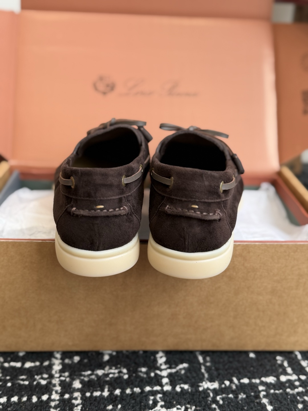 东莞代购级 Loro Piana 诺悠翩雅吊坠款乐福鞋 loro piana 神仙颜值,色系完美!!封神了!!! 毫不 东莞代购级 Loro Piana 诺悠翩雅吊坠款乐福鞋 loro piana 神仙颜值,色系完美!!封神了!!! 毫不