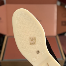 东莞代购级 Loro Piana 诺悠翩雅吊坠款乐福鞋 loro piana 神仙颜值,色系完美!!封神了!!! 毫不 东莞代购级 Loro Piana 诺悠翩雅吊坠款乐福鞋 loro piana 神仙颜值,色系完美!!封神了!!! 毫不