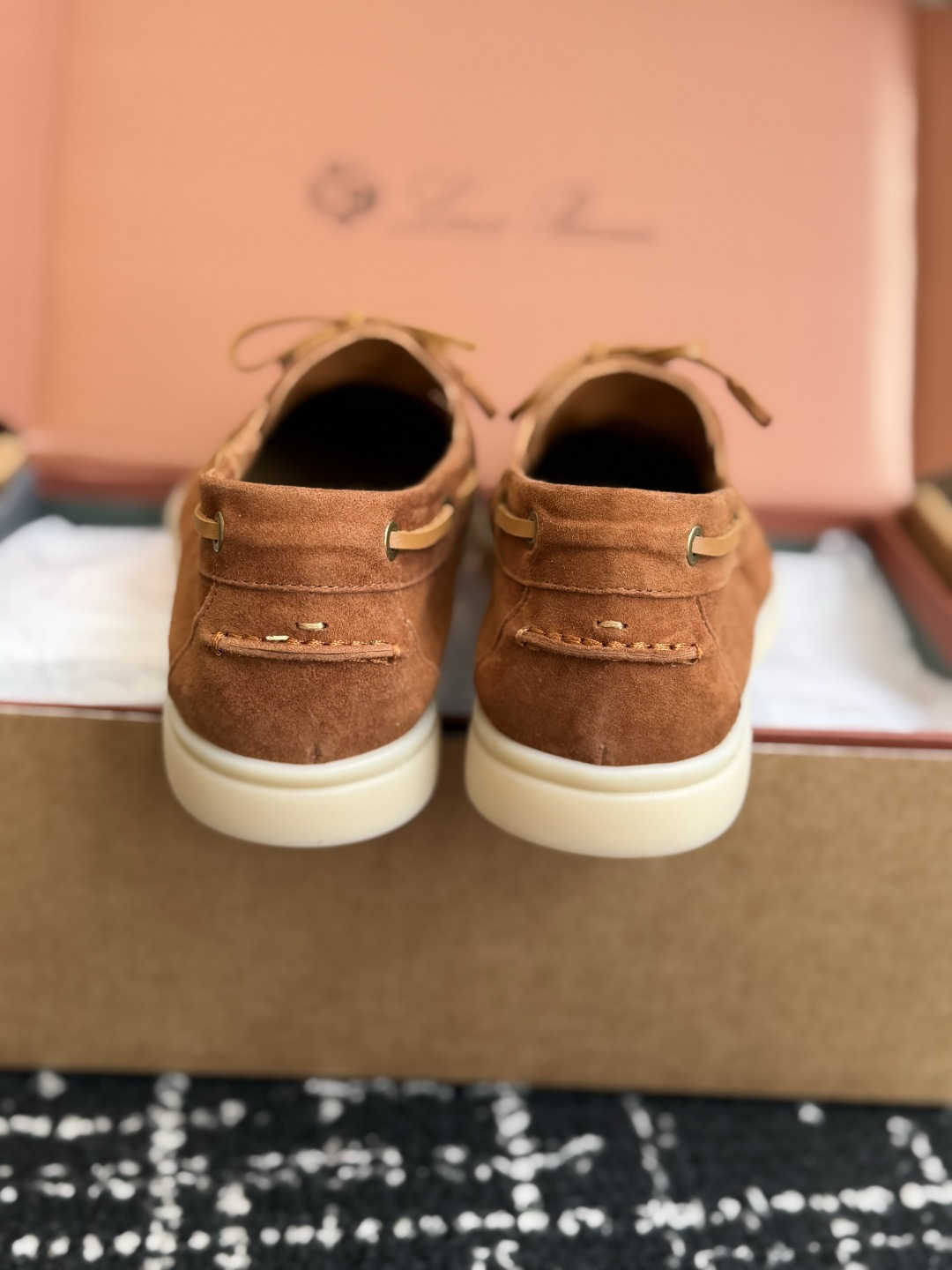 东莞代购级 Loro Piana 诺悠翩雅吊坠款乐福鞋 loro piana 神仙颜值,色系完美!!封神了!!! 毫不 东莞代购级 Loro Piana 诺悠翩雅吊坠款乐福鞋 loro piana 神仙颜值,色系完美!!封神了!!! 毫不
