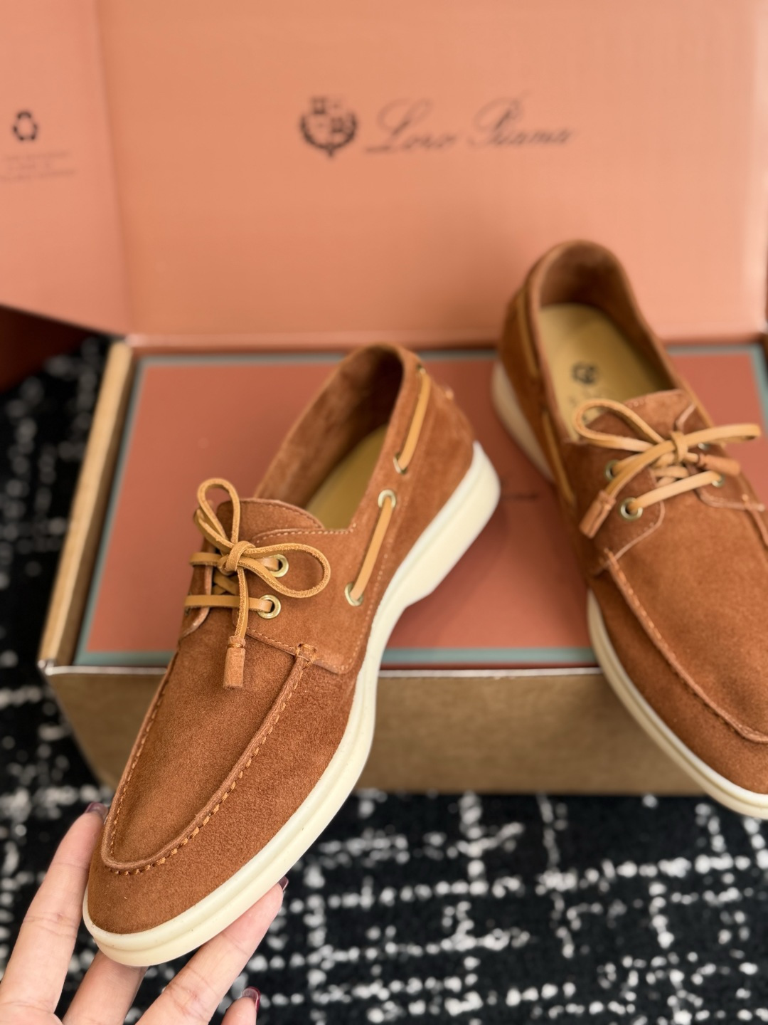 东莞代购级 Loro Piana 诺悠翩雅吊坠款乐福鞋 loro piana 神仙颜值,色系完美!!封神了!!! 毫不 东莞代购级 Loro Piana 诺悠翩雅吊坠款乐福鞋 loro piana 神仙颜值,色系完美!!封神了!!! 毫不