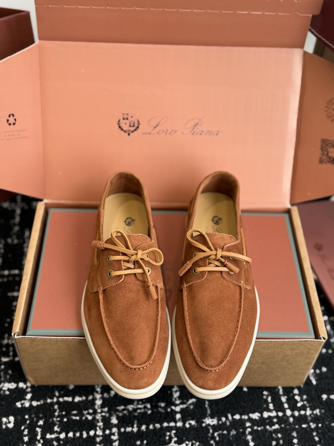 东莞代购级 Loro Piana 诺悠翩雅吊坠款乐福鞋 loro piana 神仙颜值,色系完美!!封神了!!! 毫不 东莞代购级 Loro Piana 诺悠翩雅吊坠款乐福鞋 loro piana 神仙颜值,色系完美!!封神了!!! 毫不