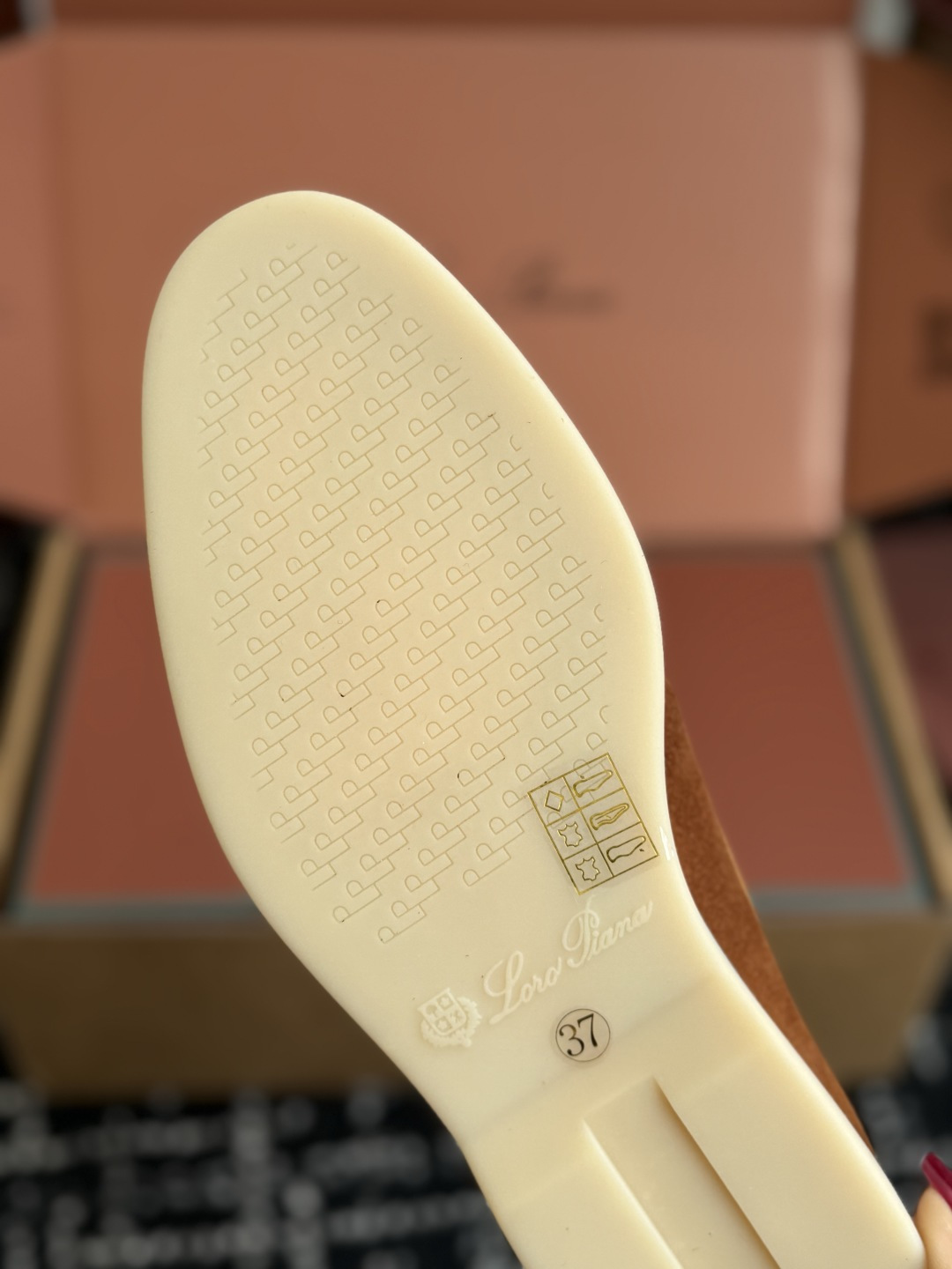 东莞代购级 Loro Piana 诺悠翩雅吊坠款乐福鞋 loro piana 神仙颜值,色系完美!!封神了!!! 毫不 东莞代购级 Loro Piana 诺悠翩雅吊坠款乐福鞋 loro piana 神仙颜值,色系完美!!封神了!!! 毫不