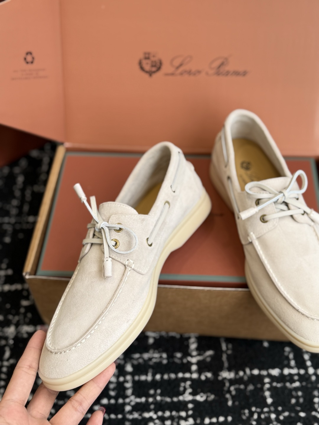 东莞代购级 Loro Piana 诺悠翩雅吊坠款乐福鞋 loro piana 神仙颜值,色系完美!!封神了!!! 毫不 东莞代购级 Loro Piana 诺悠翩雅吊坠款乐福鞋 loro piana 神仙颜值,色系完美!!封神了!!! 毫不