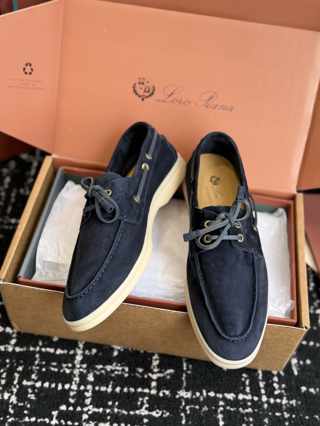 东莞代购级 Loro Piana 诺悠翩雅吊坠款乐福鞋 loro piana 神仙颜值,色系完美!!封神了!!! 毫不 东莞代购级 Loro Piana 诺悠翩雅吊坠款乐福鞋 loro piana 神仙颜值,色系完美!!封神了!!! 毫不