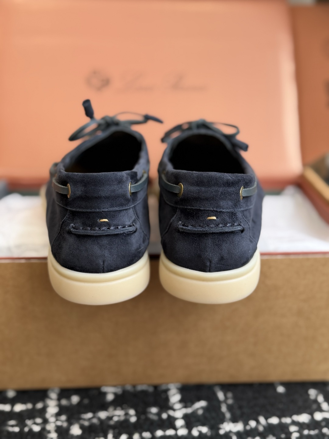东莞代购级 Loro Piana 诺悠翩雅吊坠款乐福鞋 loro piana 神仙颜值,色系完美!!封神了!!! 毫不 东莞代购级 Loro Piana 诺悠翩雅吊坠款乐福鞋 loro piana 神仙颜值,色系完美!!封神了!!! 毫不