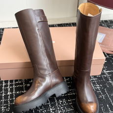 代购级 miu miu fw26ss缪缪 秋冬新款厚底高筒裸靴 骑士靴 简约鞋面点缀 高级感满满 上脚超级有型~酷酷的非 代购级 miu miu fw26ss缪缪 秋冬新款厚底高筒裸靴 骑士靴 简约鞋面点缀 高级感满满 上脚超级有型~酷酷的非