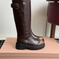 代购级 miu miu fw26ss缪缪 秋冬新款厚底高筒裸靴 骑士靴 简约鞋面点缀 高级感满满 上脚超级有型~酷酷的非 代购级 miu miu fw26ss缪缪 秋冬新款厚底高筒裸靴 骑士靴 简约鞋面点缀 高级感满满 上脚超级有型~酷酷的非