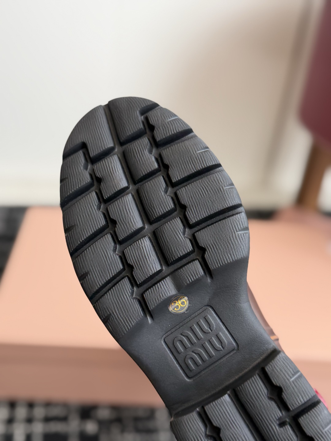 代购级 miu miu fw26ss缪缪 秋冬新款厚底高筒裸靴 骑士靴 简约鞋面点缀 高级感满满 上脚超级有型~酷酷的非 代购级 miu miu fw26ss缪缪 秋冬新款厚底高筒裸靴 骑士靴 简约鞋面点缀 高级感满满 上脚超级有型~酷酷的非