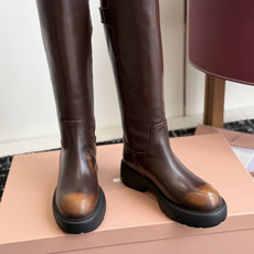 代购级 miu miu fw26ss缪缪 秋冬新款厚底高筒裸靴 骑士靴 简约鞋面点缀 高级感满满 上脚超级有型~酷酷的非 代购级 miu miu fw26ss缪缪 秋冬新款厚底高筒裸靴 骑士靴 简约鞋面点缀 高级感满满 上脚超级有型~酷酷的非