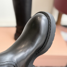 代购级 miu miu fw26ss缪缪 秋冬新款厚底高筒裸靴 骑士靴 简约鞋面点缀 高级感满满 上脚超级有型~酷酷的非 代购级 miu miu fw26ss缪缪 秋冬新款厚底高筒裸靴 骑士靴 简约鞋面点缀 高级感满满 上脚超级有型~酷酷的非