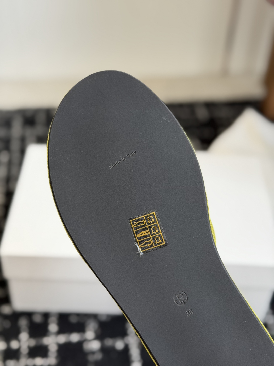 东莞代购级 新季The Row 26ss 天鹅绒极简拖鞋 平常外出逛街或者居家穿都非常方便舒适, 春夏秋冬四季都能穿好看 东莞代购级 新季The Row 26ss 天鹅绒极简拖鞋 平常外出逛街或者居家穿都非常方便舒适, 春夏秋冬四季都能穿好看
