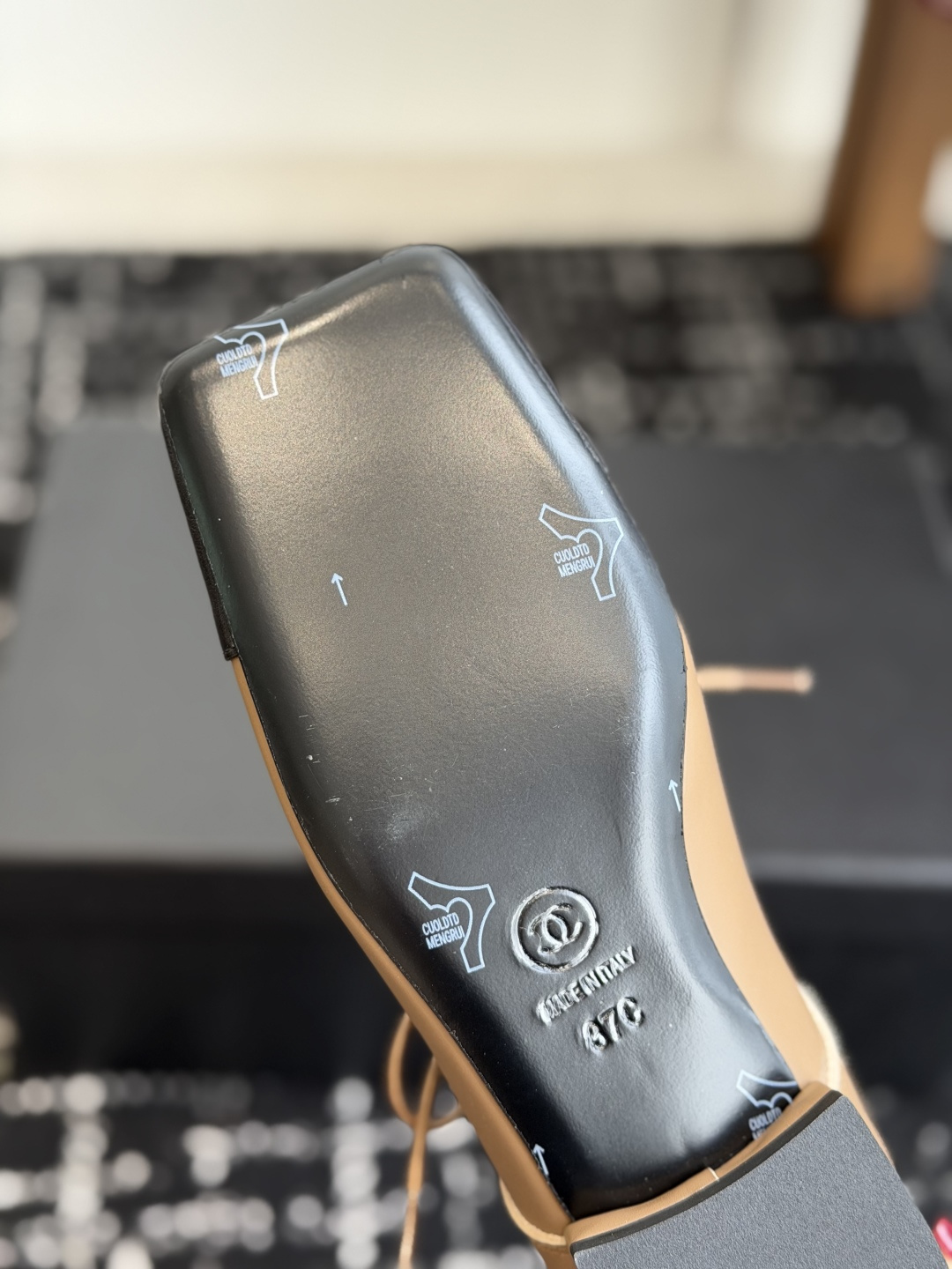代购级 Chanel26SS夏季新款方头平底系带乐福鞋 单鞋 经典方头鞋型自带复古高级感,拼色设计瞬间点亮整体造型,把香 代购级 Chanel26SS夏季新款方头平底系带乐福鞋 单鞋 经典方头鞋型自带复古高级感,拼色设计瞬间点亮整体造型,把香