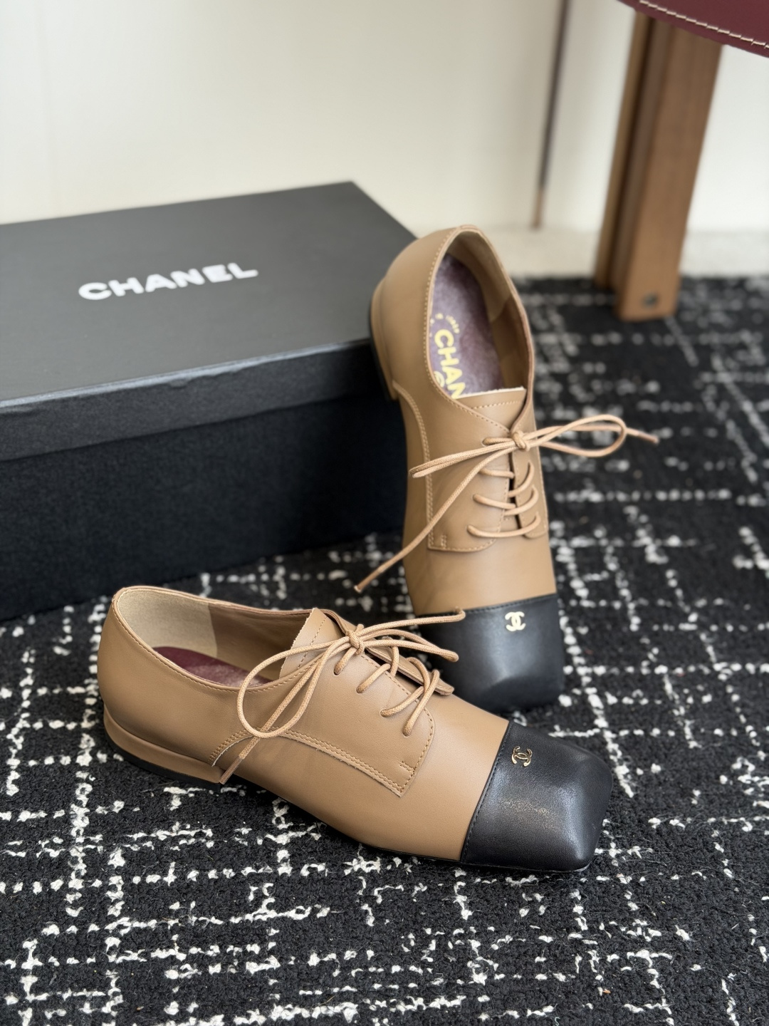 代购级 Chanel26SS夏季新款方头平底系带乐福鞋 单鞋 经典方头鞋型自带复古高级感,拼色设计瞬间点亮整体造型,把香 代购级 Chanel26SS夏季新款方头平底系带乐福鞋 单鞋 经典方头鞋型自带复古高级感,拼色设计瞬间点亮整体造型,把香