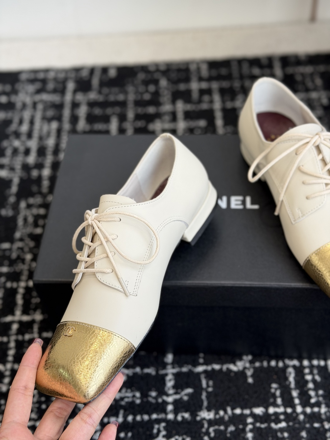 代购级 Chanel26SS夏季新款方头平底系带乐福鞋 单鞋 经典方头鞋型自带复古高级感,拼色设计瞬间点亮整体造型,把香 代购级 Chanel26SS夏季新款方头平底系带乐福鞋 单鞋 经典方头鞋型自带复古高级感,拼色设计瞬间点亮整体造型,把香