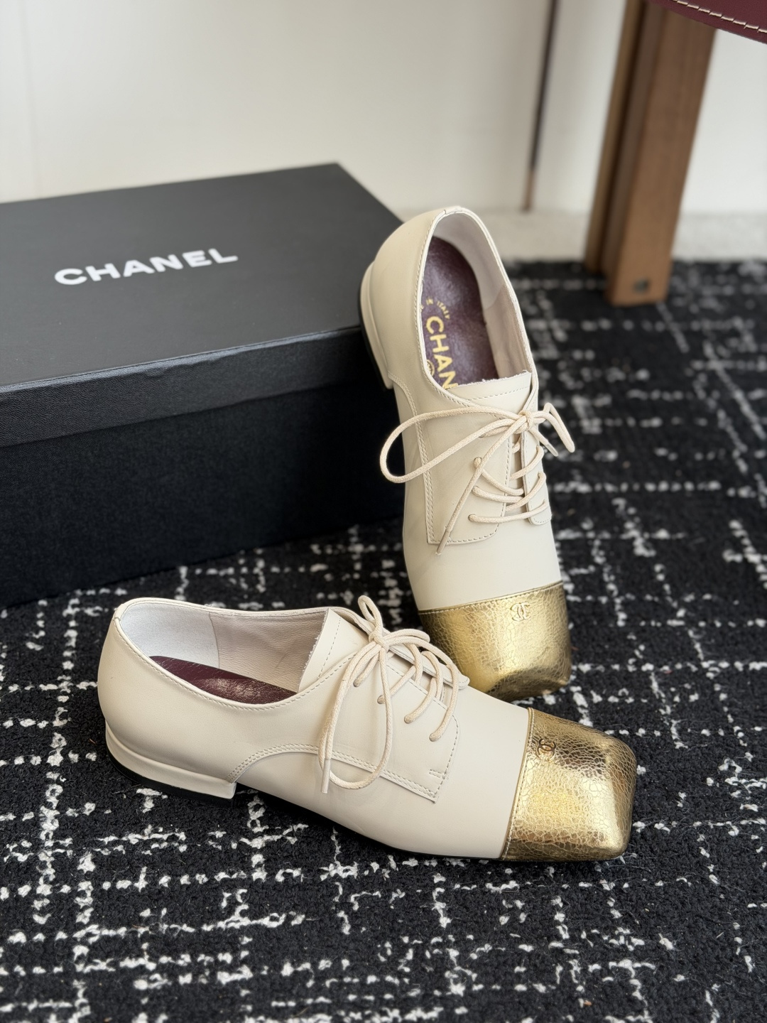 代购级 Chanel26SS夏季新款方头平底系带乐福鞋 单鞋 经典方头鞋型自带复古高级感,拼色设计瞬间点亮整体造型,把香 代购级 Chanel26SS夏季新款方头平底系带乐福鞋 单鞋 经典方头鞋型自带复古高级感,拼色设计瞬间点亮整体造型,把香