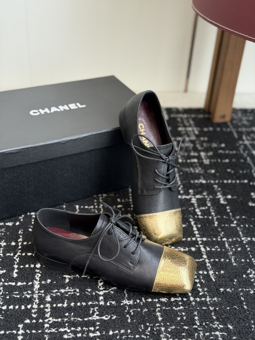 代购级 Chanel26SS夏季新款方头平底系带乐福鞋 单鞋 经典方头鞋型自带复古高级感,拼色设计瞬间点亮整体造型,把香 代购级 Chanel26SS夏季新款方头平底系带乐福鞋 单鞋 经典方头鞋型自带复古高级感,拼色设计瞬间点亮整体造型,把香