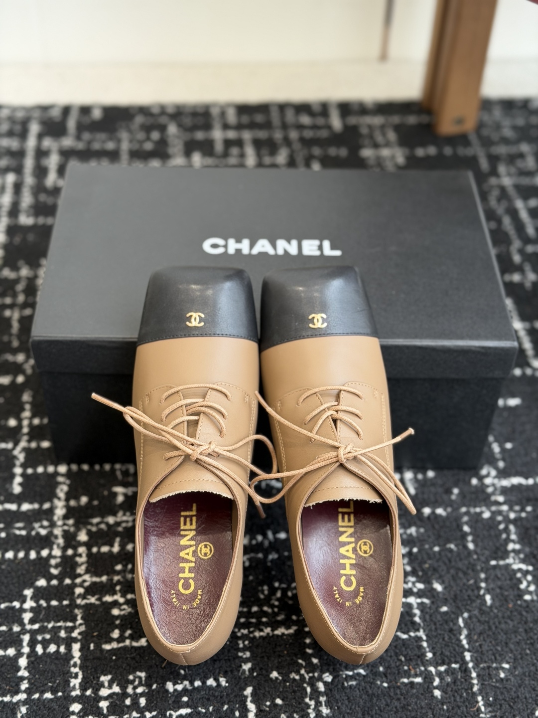 代购级 Chanel26SS夏季新款方头平底系带乐福高跟鞋 经典方头鞋型自带复古高级感,拼色设计瞬间点亮整体造型,把香 代购级 Chanel26SS夏季新款方头平底系带乐福高跟鞋 经典方头鞋型自带复古高级感,拼色设计瞬间点亮整体造型,把香