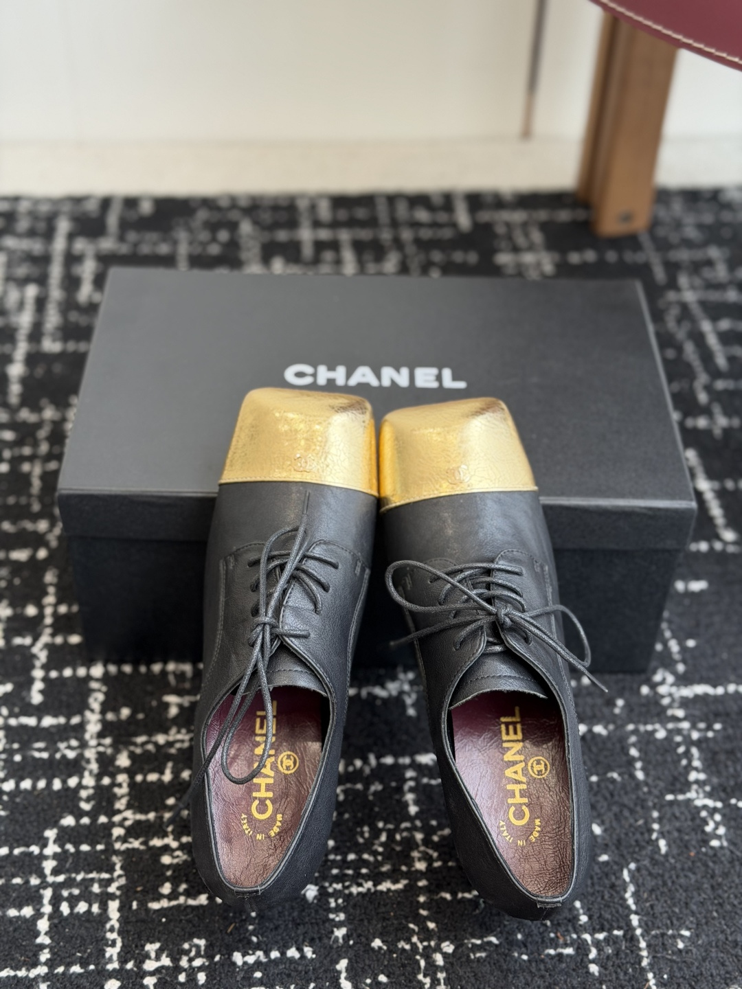 代购级 Chanel26SS夏季新款方头平底系带乐福高跟鞋 经典方头鞋型自带复古高级感,拼色设计瞬间点亮整体造型,把香 代购级 Chanel26SS夏季新款方头平底系带乐福高跟鞋 经典方头鞋型自带复古高级感,拼色设计瞬间点亮整体造型,把香