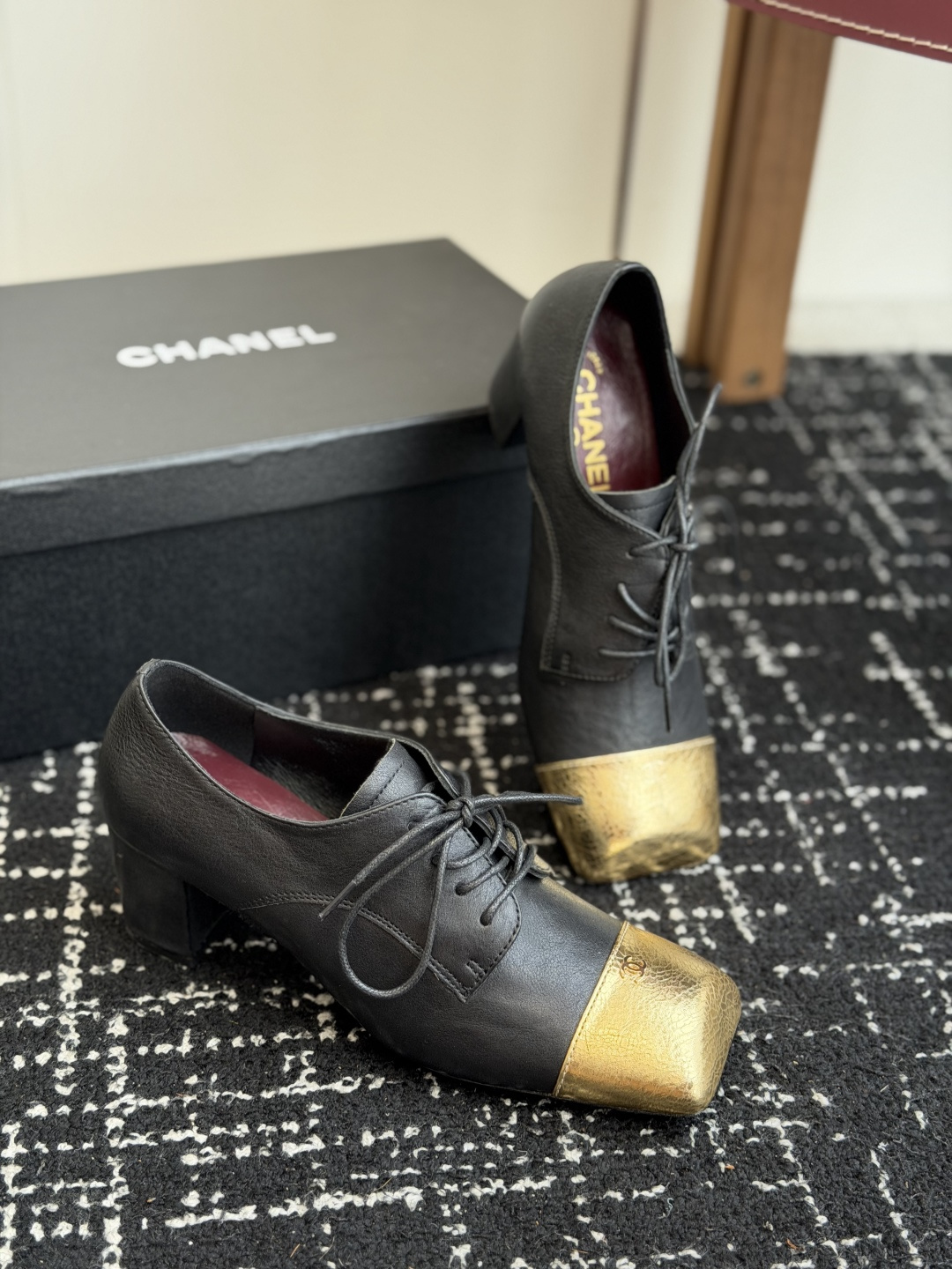 代购级 Chanel26SS夏季新款方头平底系带乐福高跟鞋 经典方头鞋型自带复古高级感,拼色设计瞬间点亮整体造型,把香 代购级 Chanel26SS夏季新款方头平底系带乐福高跟鞋 经典方头鞋型自带复古高级感,拼色设计瞬间点亮整体造型,把香