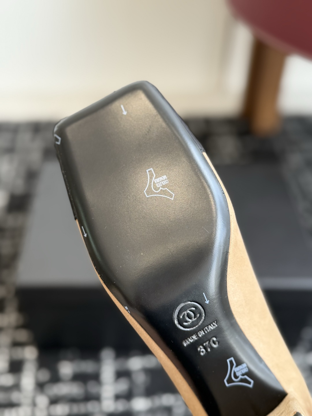 代购级 Chanel26SS夏季新款方头高跟短靴 经典方头鞋型自带复古高级感,拼色设计瞬间点亮整体造型,把香奈儿的品牌辨 代购级 Chanel26SS夏季新款方头高跟短靴 经典方头鞋型自带复古高级感,拼色设计瞬间点亮整体造型,把香奈儿的品牌辨