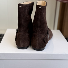 代购级 MaisonMargiela MM6 马吉拉分趾系列低跟分趾靴 告别臃肿,专为当代独立、气质都市女性打造高级鞋履 代购级 MaisonMargiela MM6 马吉拉分趾系列低跟分趾靴 告别臃肿,专为当代独立、气质都市女性打造高级鞋履