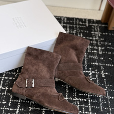 代购级 MaisonMargiela MM6 马吉拉分趾系列低跟分趾靴 告别臃肿,专为当代独立、气质都市女性打造高级鞋履 代购级 MaisonMargiela MM6 马吉拉分趾系列低跟分趾靴 告别臃肿,专为当代独立、气质都市女性打造高级鞋履