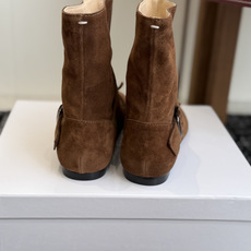 代购级 MaisonMargiela MM6 马吉拉分趾系列低跟分趾靴 告别臃肿,专为当代独立、气质都市女性打造高级鞋履 代购级 MaisonMargiela MM6 马吉拉分趾系列低跟分趾靴 告别臃肿,专为当代独立、气质都市女性打造高级鞋履