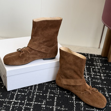 代购级 MaisonMargiela MM6 马吉拉分趾系列低跟分趾靴 告别臃肿,专为当代独立、气质都市女性打造高级鞋履 代购级 MaisonMargiela MM6 马吉拉分趾系列低跟分趾靴 告别臃肿,专为当代独立、气质都市女性打造高级鞋履