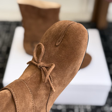 代购级 MaisonMargiela MM6 马吉拉分趾系列低跟分趾靴 告别臃肿,专为当代独立、气质都市女性打造高级鞋履 代购级 MaisonMargiela MM6 马吉拉分趾系列低跟分趾靴 告别臃肿,专为当代独立、气质都市女性打造高级鞋履