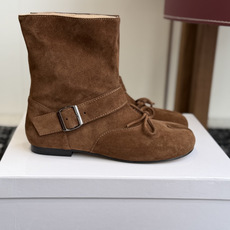 代购级 MaisonMargiela MM6 马吉拉分趾系列低跟分趾靴 告别臃肿,专为当代独立、气质都市女性打造高级鞋履 代购级 MaisonMargiela MM6 马吉拉分趾系列低跟分趾靴 告别臃肿,专为当代独立、气质都市女性打造高级鞋履