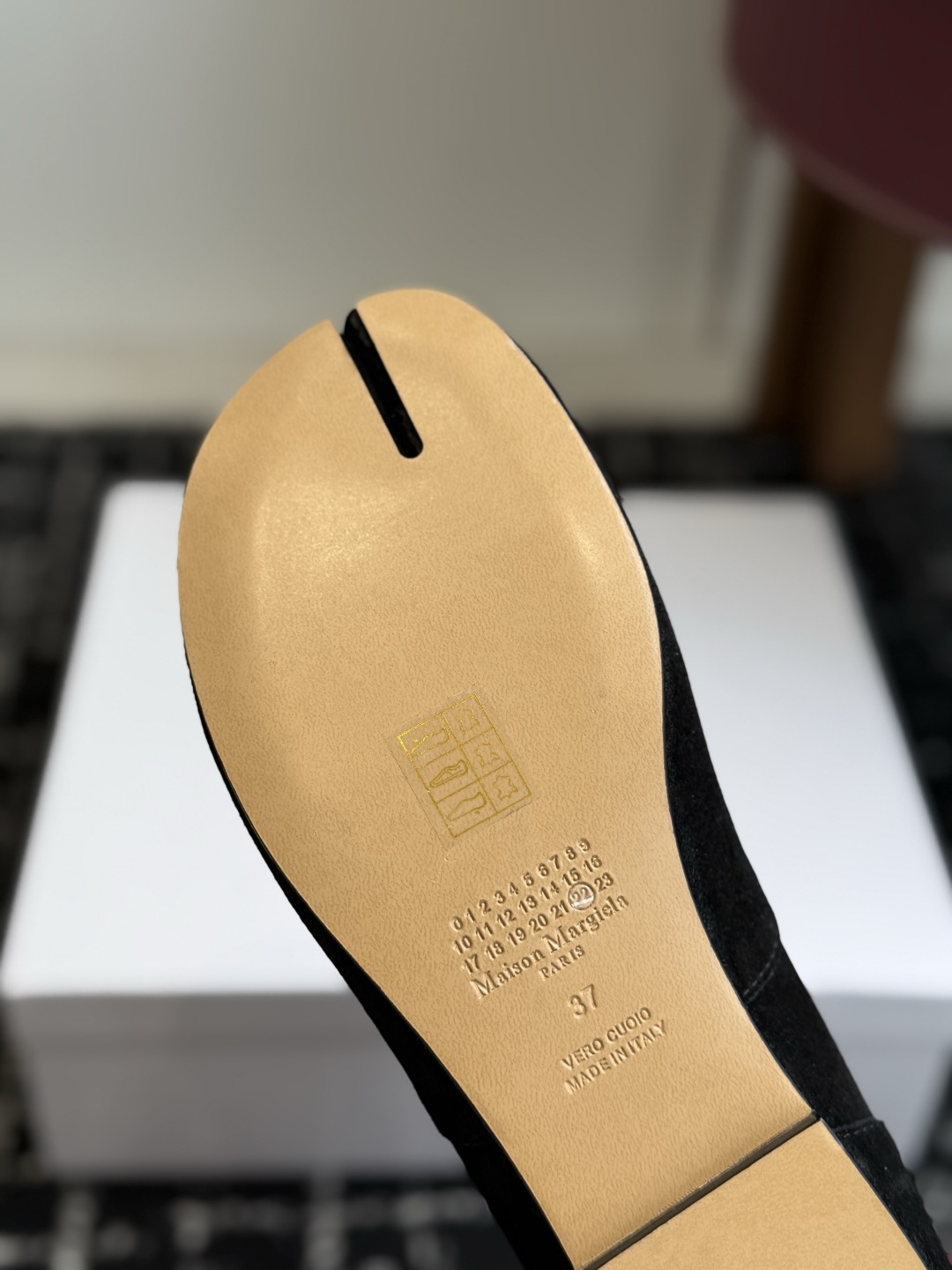 代购级 MaisonMargiela MM6 马吉拉分趾系列低跟分趾靴 告别臃肿,专为当代独立、气质都市女性打造高级鞋履 代购级 MaisonMargiela MM6 马吉拉分趾系列低跟分趾靴 告别臃肿,专为当代独立、气质都市女性打造高级鞋履